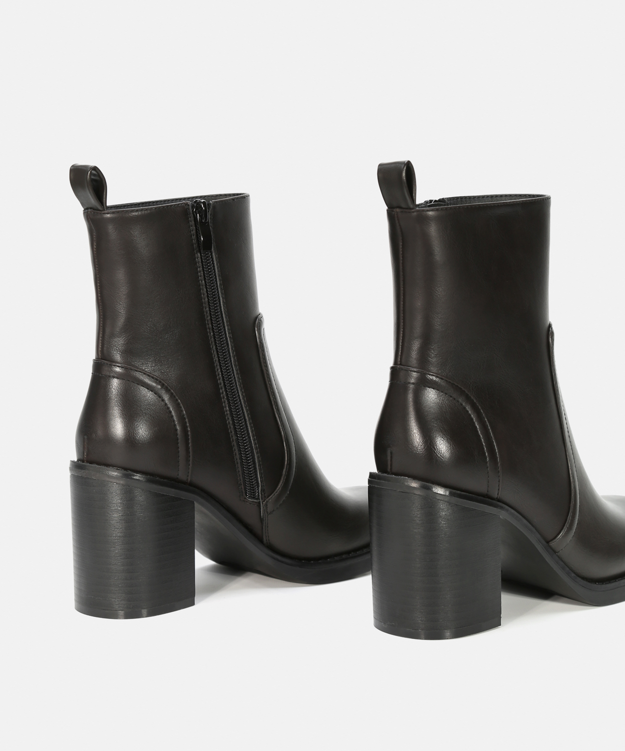 Botines negros tac&oacute;n liso image number null